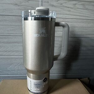 Stanley x ELF collab Gold Quencher H2.0 Tumbler